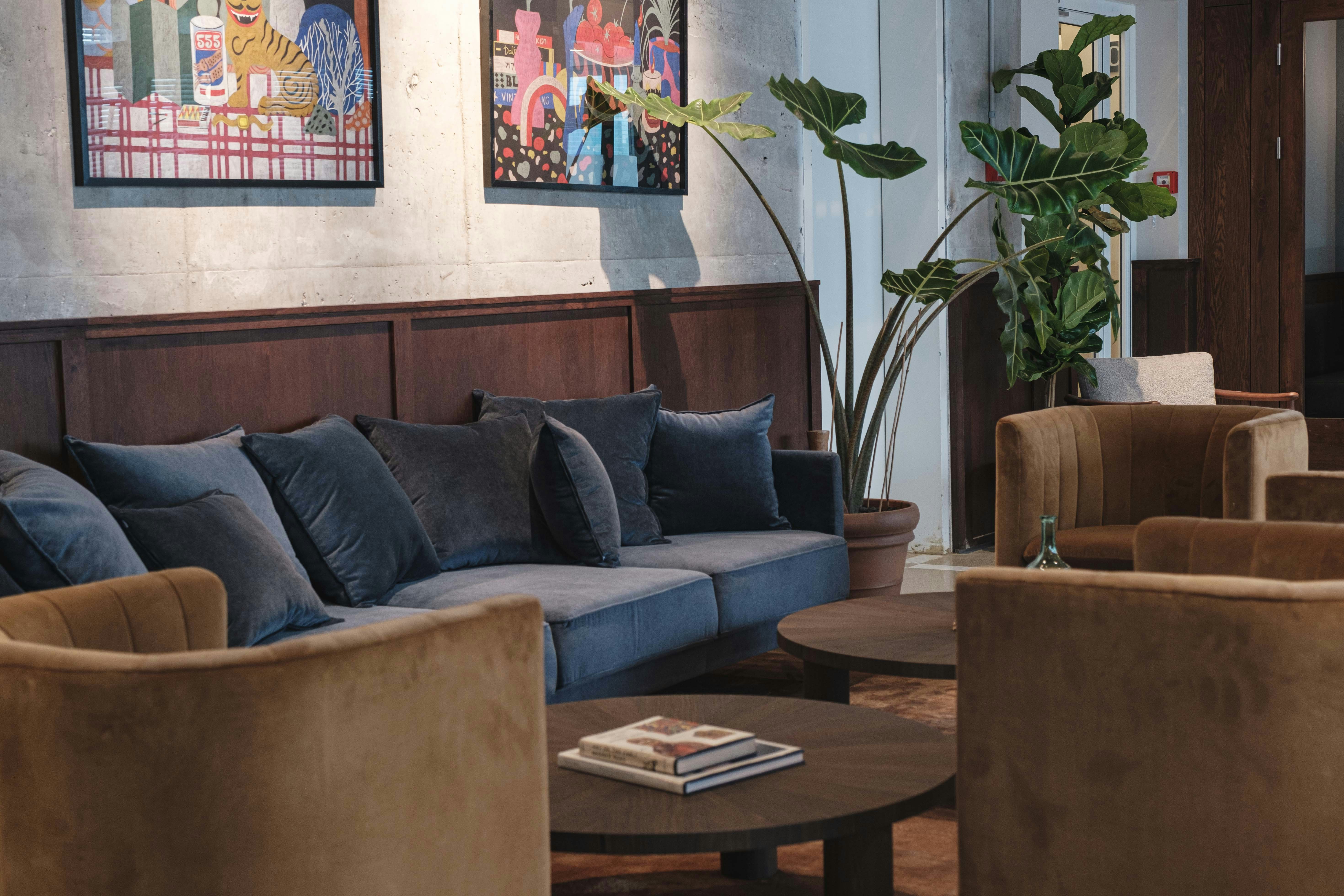 The Modern Lounge